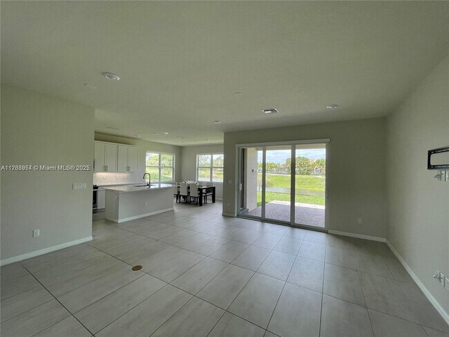 4615 Greenway Dr in Hollywood, FL - Foto de edificio - Building Photo