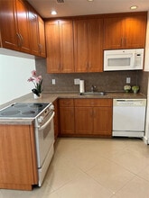 210 SE 9th St in Hallandale Beach, FL - Building Photo - Building Photo