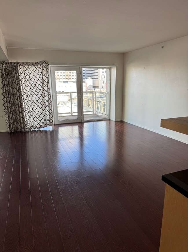 255 N Sierra St, Unit 609 in Reno, NV - Foto de edificio - Building Photo