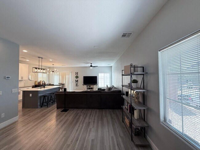 7868 Sambar Ct in Las Vegas, NV - Building Photo - Building Photo