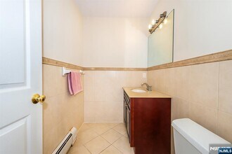 500 Lewis St in Fort Lee, NJ - Building Photo - Building Photo