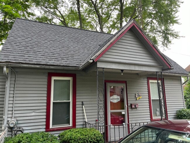 property at 684 N Broadway Ave
