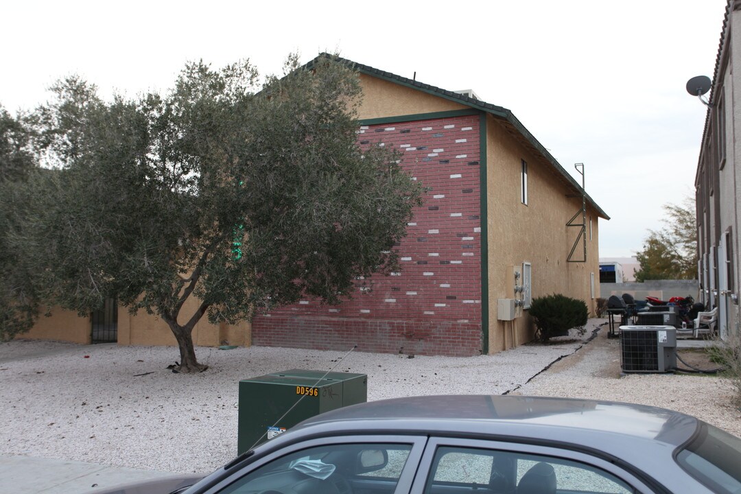 5205 Redberry St in Las Vegas, NV - Building Photo