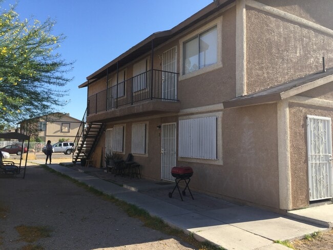 4922 Sammymel Dr, Unit Remodeled 2bed 2baths in Las Vegas, NV - Building Photo - Building Photo