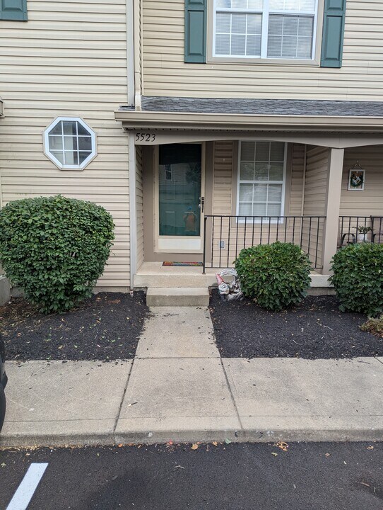 5523 Valencia Park Blvd in Hilliard, OH - Foto de edificio