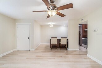 4810 S Dauphin Ave in Tampa, FL - Building Photo - Building Photo