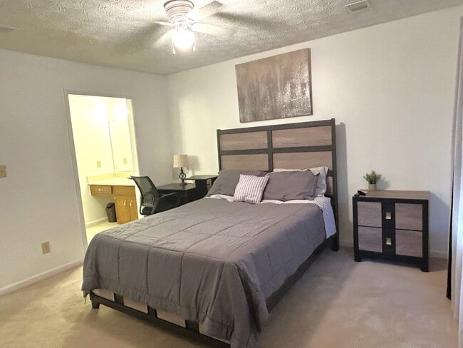 903 Forest Pointe Way in Jonesboro, GA - Foto de edificio - Building Photo