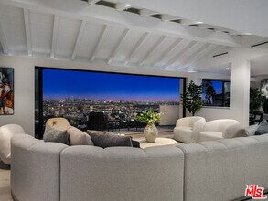 2260 Maravilla Dr in Los Angeles, CA - Building Photo - Building Photo