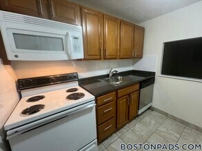 90 Gardner St, Unit 2B in Boston, MA - Building Photo - Building Photo