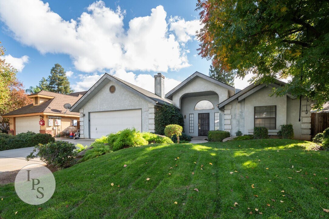 4253 W Los Altos Ave in Fresno, CA - Foto de edificio