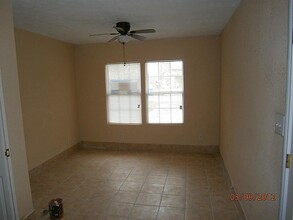 225 Nanlee St in La Marque, TX - Building Photo - Building Photo