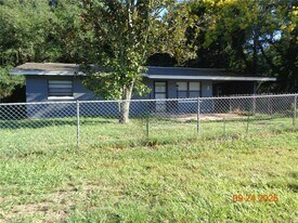 235 Lake Gertie Rd in DeLand, FL - Building Photo