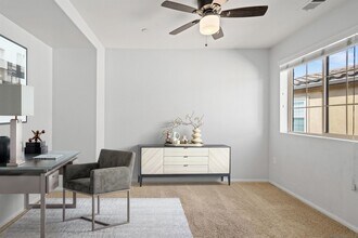 1770 Saltaire Pl in San Diego, CA - Building Photo - Building Photo