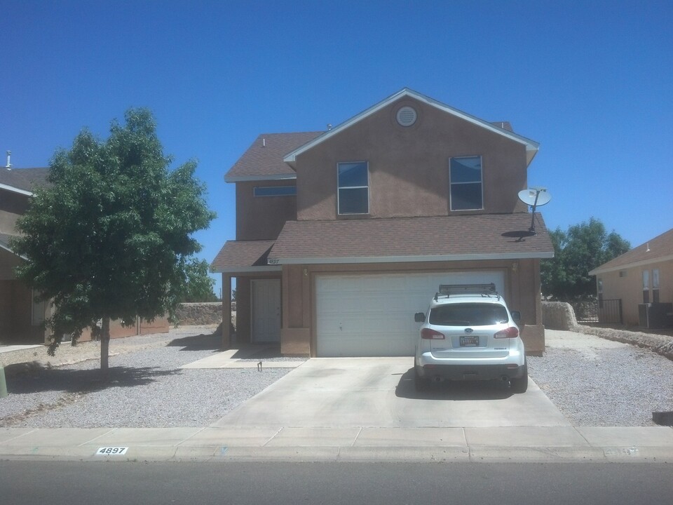 4897 Calle Bella Ave in Las Cruces, NM - Building Photo