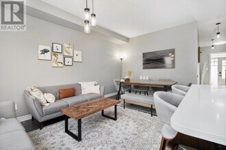 675 Lauraleaf Cres in Ottawa, ON - Building Photo - Building Photo