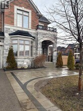 64 Charlotte Abby Dr in East Gwillimbury, ON - Building Photo - Building Photo