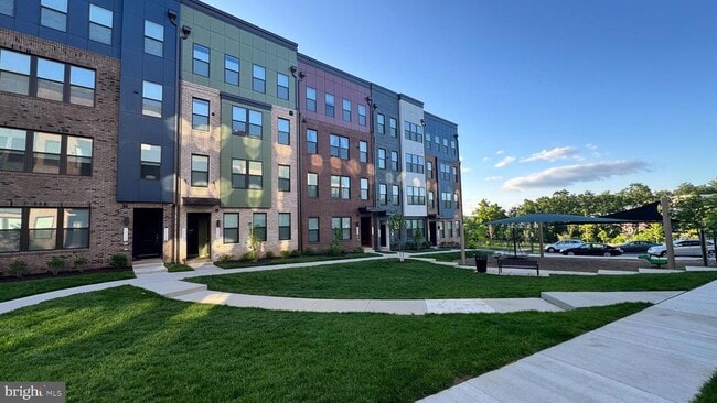 14124 Gypsum Lp in Chantilly, VA - Building Photo - Building Photo