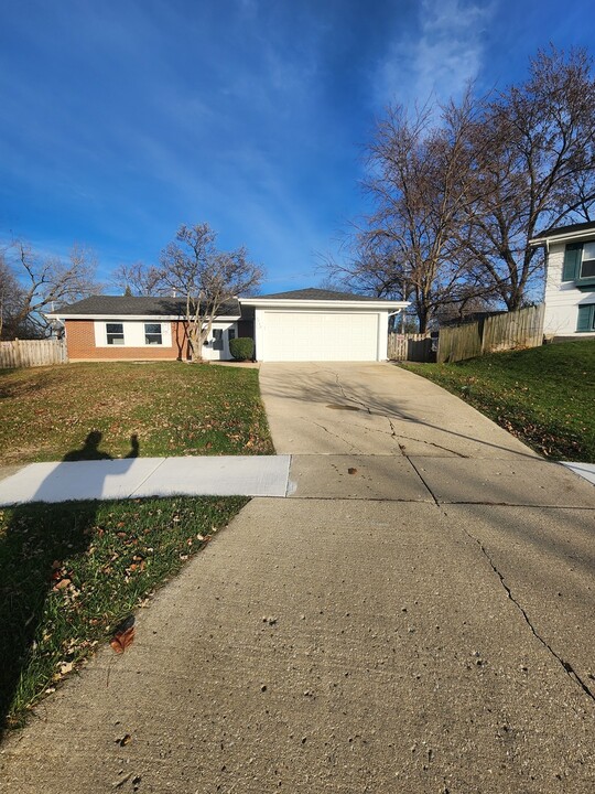 1739 Chippendale Rd in Hoffman Estates, IL - Building Photo