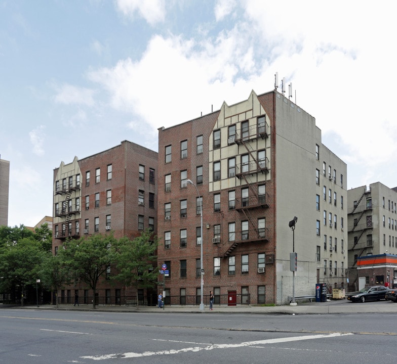 Mapes Court in Bronx, NY - Building Photo