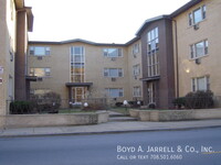 8700 S Merrill Ave in Chicago, IL - Building Photo - Building Photo