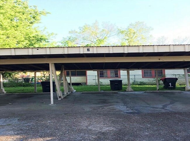 7828 Sarita St photo'