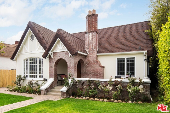 1163 N Kenmore Ave in Los Angeles, CA - Building Photo - Building Photo