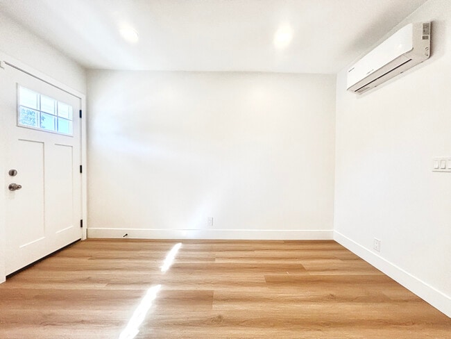 852 Orange Ave in Long Beach, CA - Building Photo - Building Photo