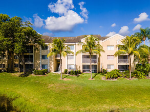 Sun Vista Gardens in Tamarac, FL - Foto de edificio - Building Photo