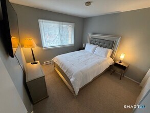 127 Kennedy Dr in Bridgeport, CT - Building Photo - Building Photo