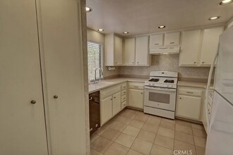 8566 Larkhall Cir, Unit 808A in Huntington Beach, CA - Building Photo - Building Photo