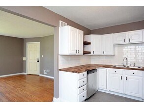 6115 Nicollet Ave, Unit 6113 in Minneapolis, MN - Foto de edificio - Building Photo