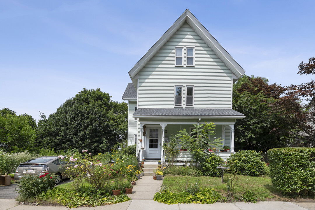 49 Bennett St, Unit 1 in Boston, MA - Foto de edificio