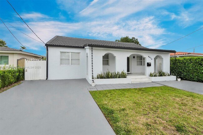 6470 SW 27th St in Miami, FL - Building Photo - Building Photo