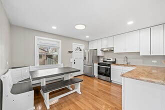 25 McCabe Dr in Streamwood, IL - Building Photo - Building Photo