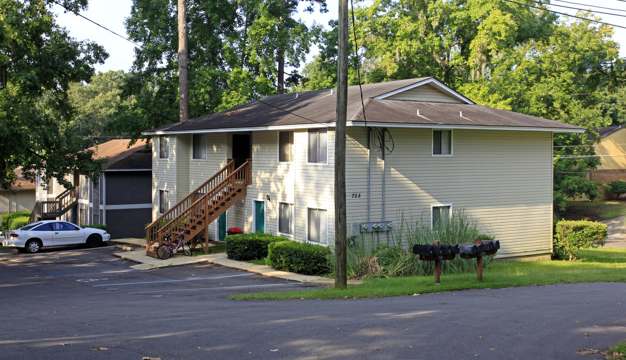 725 Pointe Ct in Tallahassee, FL - Building Photo