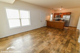 914 Vattier Street in Manhattan, KS - Foto de edificio - Building Photo