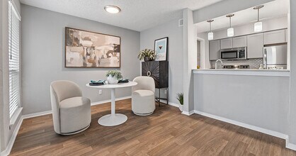 The Oakley Apartment Homes in Arlington, TX - Foto de edificio - Building Photo