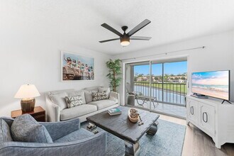 300 Forest Lakes Blvd, Unit 312 in Naples, FL - Foto de edificio - Building Photo