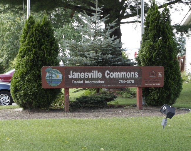 Janesville Commons Apartments in Janesville, WI - Foto de edificio - Building Photo