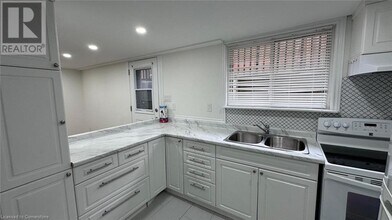 59 Birchcliffe Crescent in Hamilton, ON - Building Photo - Building Photo