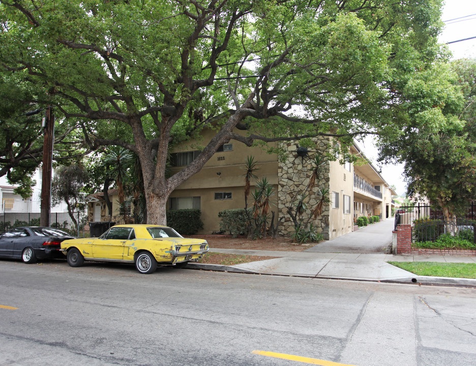 1622 Grismer Ave in Burbank, CA - Foto de edificio