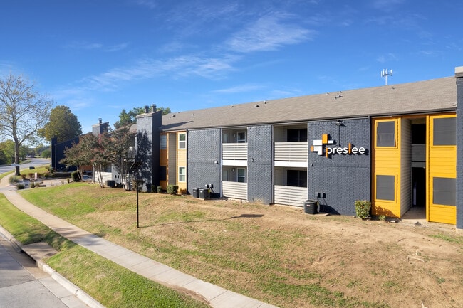 Preslee Apartments in Arlington, TX - Building Photo - Building Photo