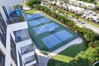 2500 Parkview Dr, Unit 10 in Hallandale Beach, FL - Building Photo - Building Photo