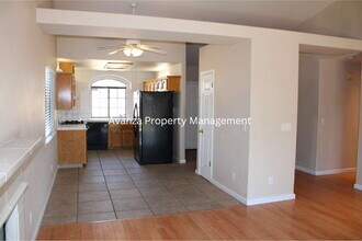296 N Jasmine Ave in Clovis, CA - Building Photo - Building Photo
