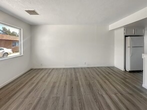 201 S Sunset St-Unit -C in Ridgecrest, CA - Foto de edificio - Building Photo