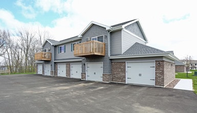 Lakeside Estates Apartments in Beaver Dam, WI - Foto de edificio - Building Photo