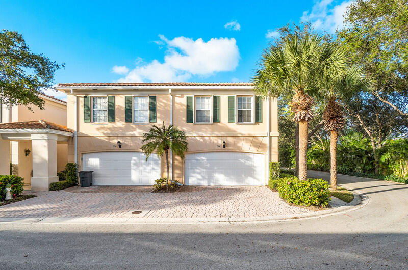 39 Laurel Oaks Cir in Jupiter, FL - Building Photo