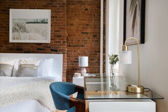 327 E 75th St in New York, NY - Building Photo - Building Photo