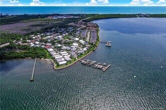 4140 NE Breakwater Dr in Jensen Beach, FL - Foto de edificio - Building Photo