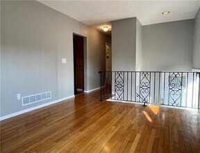 35 Namquid Dr in Middletown, RI - Building Photo - Building Photo